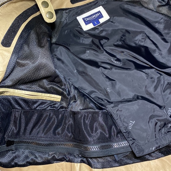 Triumph Motorcycle Jacket with all four pieces of shoulder & elbow armor. EUC - Picture 16 of 16